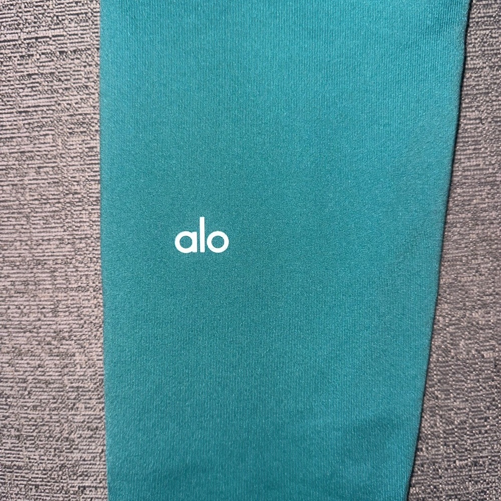 Alo Yoga size XS High-Waist Airlift Legging color Teal